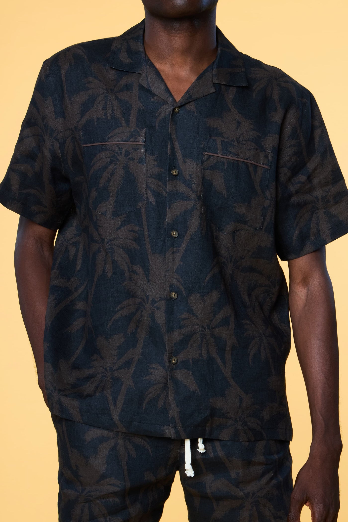 Men’s Short Sleeve Pajama Camp Shirt - Black Palm - 2 of 5